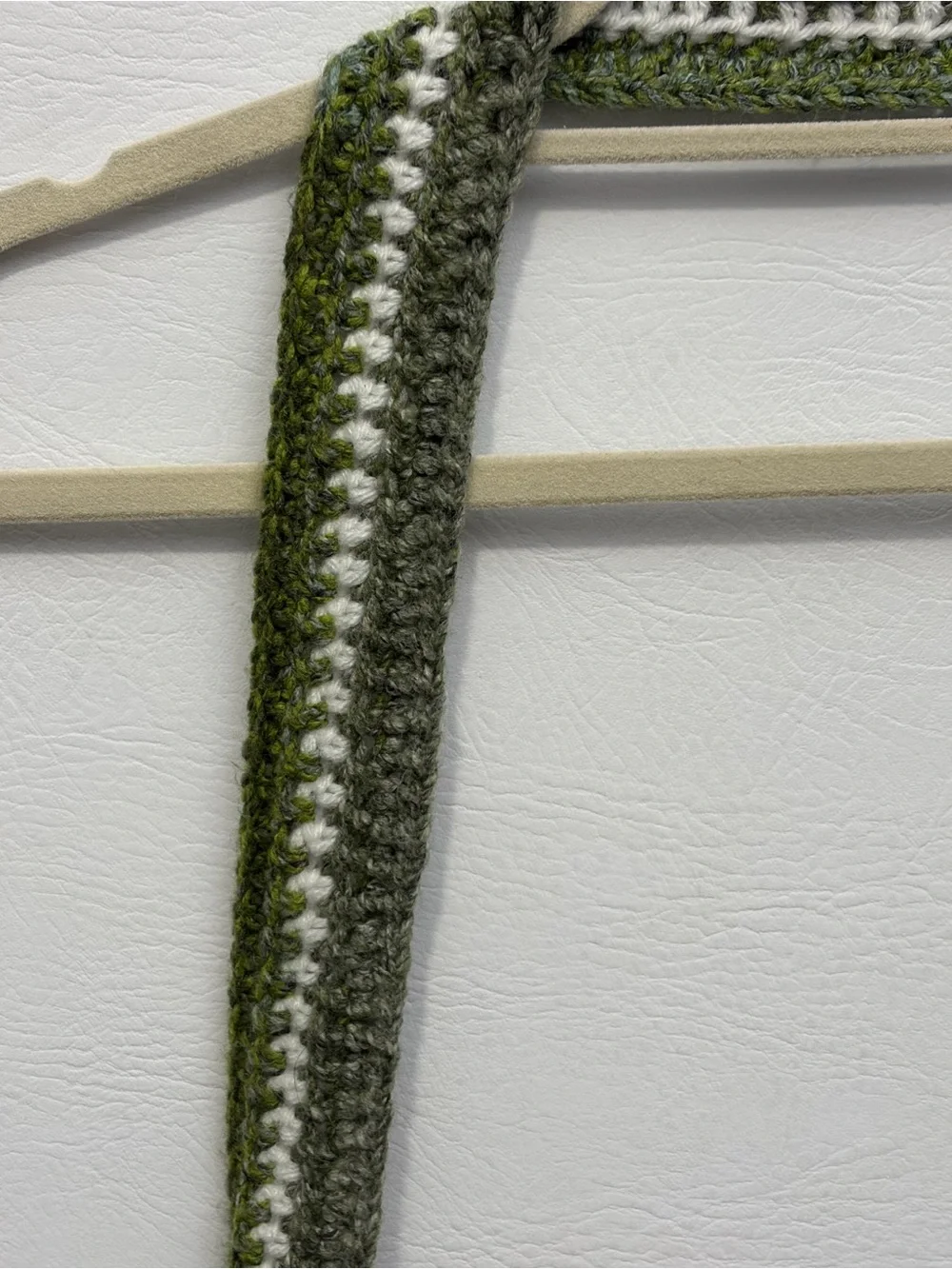 Handcrafted White and Olive Crochet Shoulder Bag - Picture 3 of 8